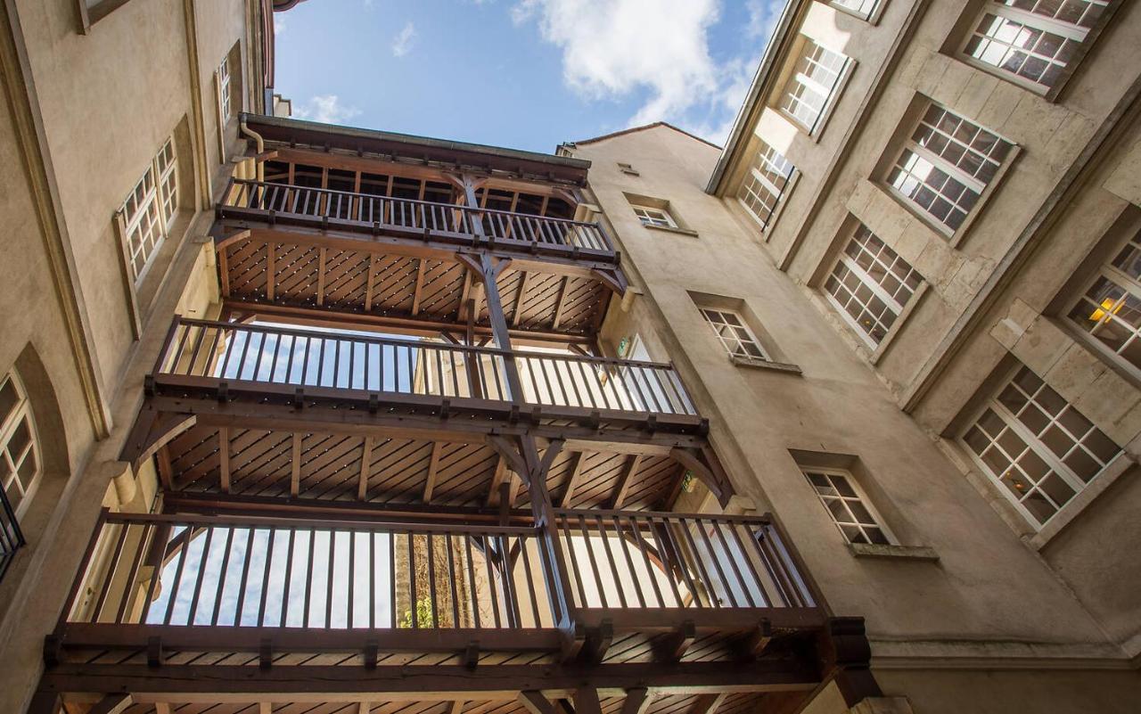 Mije Marais Hostel Παρίσι Εξωτερικό φωτογραφία The courtyard of the house