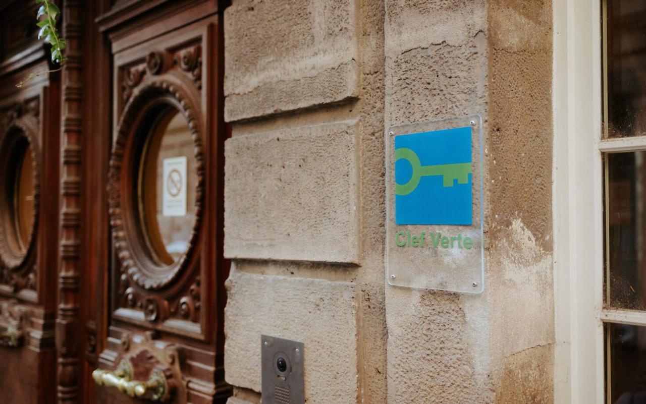 Mije Marais Hostel Παρίσι Εξωτερικό φωτογραφία A sign for a shared apartment in Paris