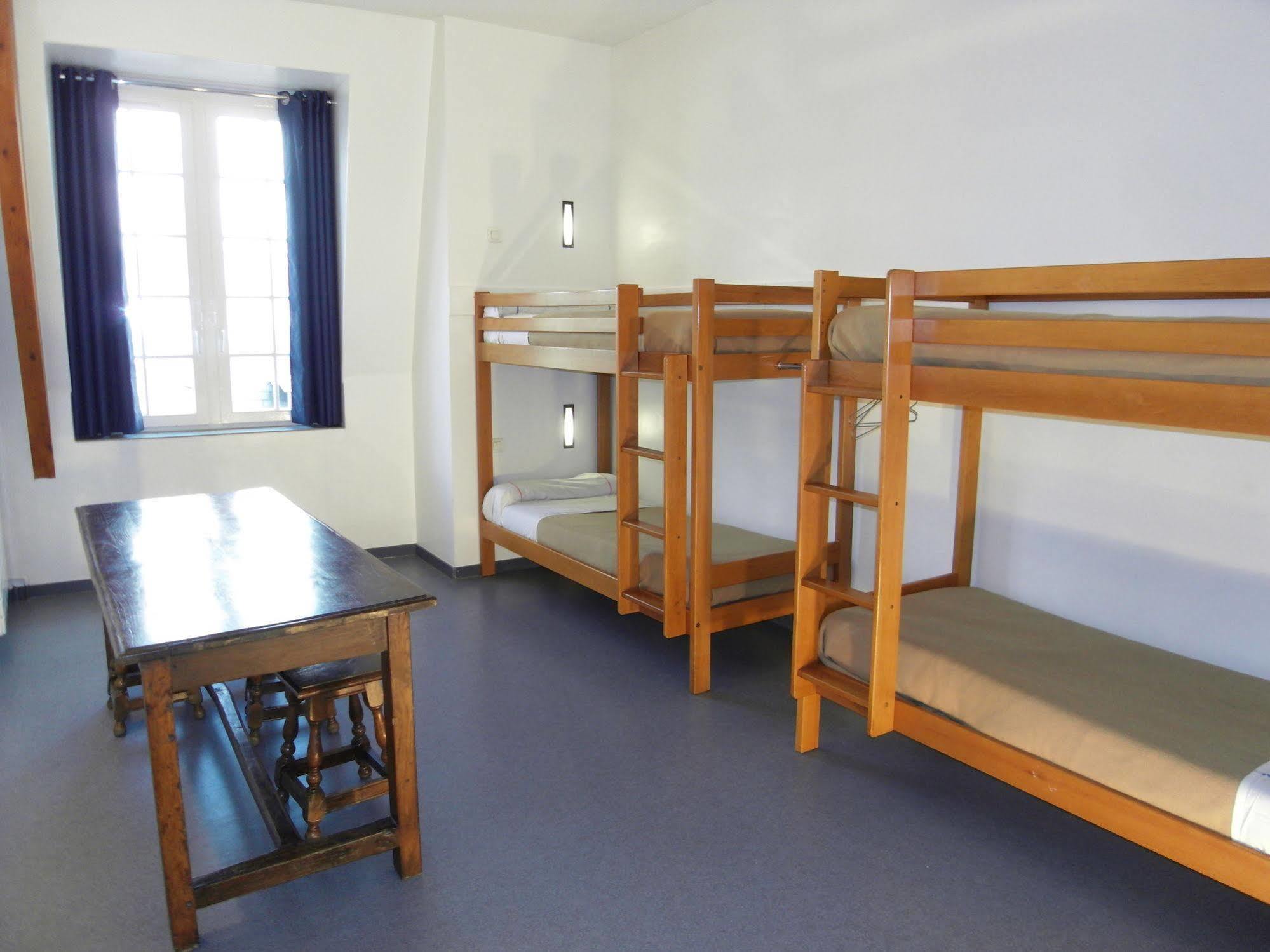 Mije Marais Hostel Παρίσι Εξωτερικό φωτογραφία A typical bunk room at a youth hostel