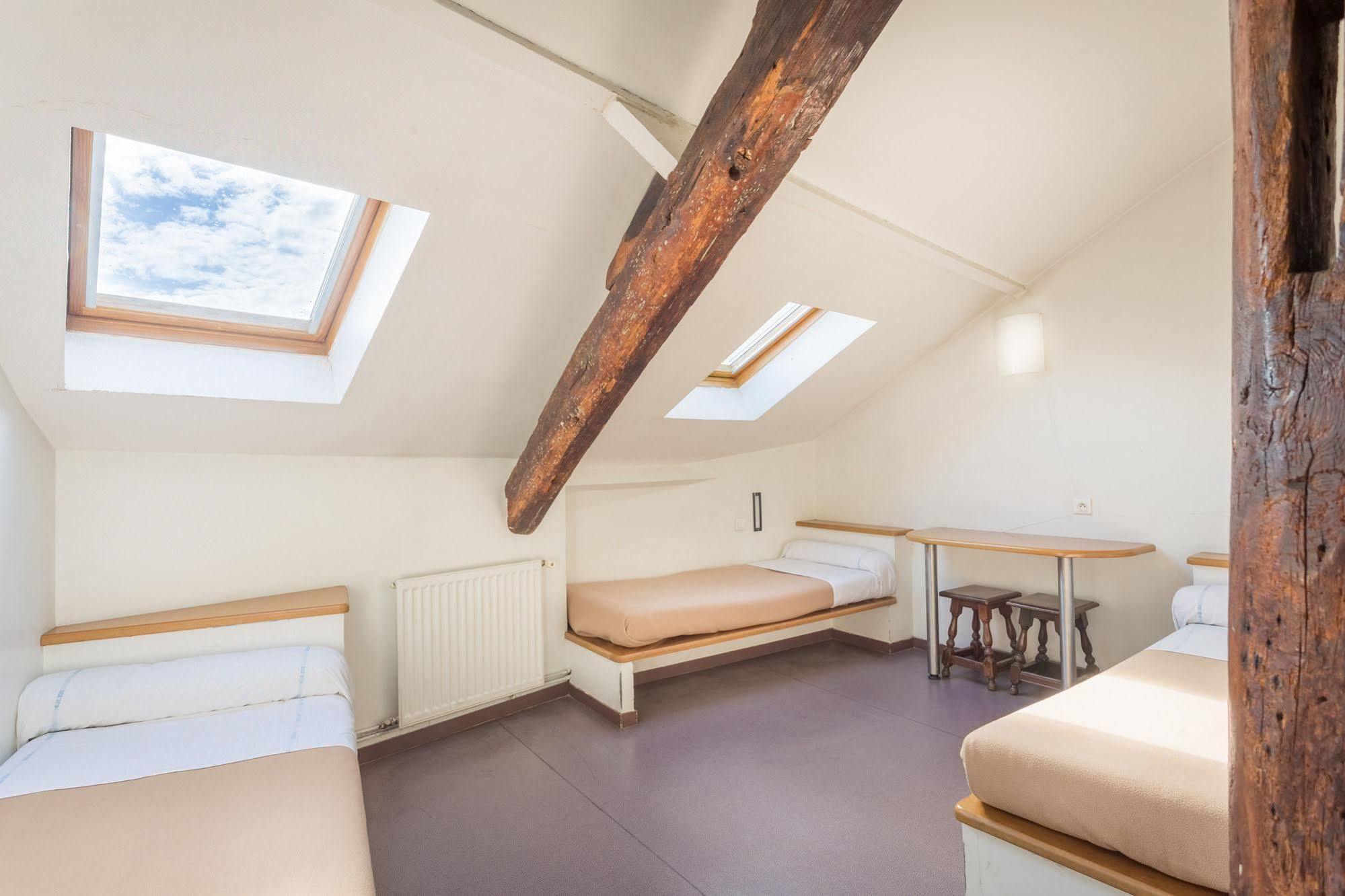 Mije Marais Hostel Παρίσι Εξωτερικό φωτογραφία A room in the hostel