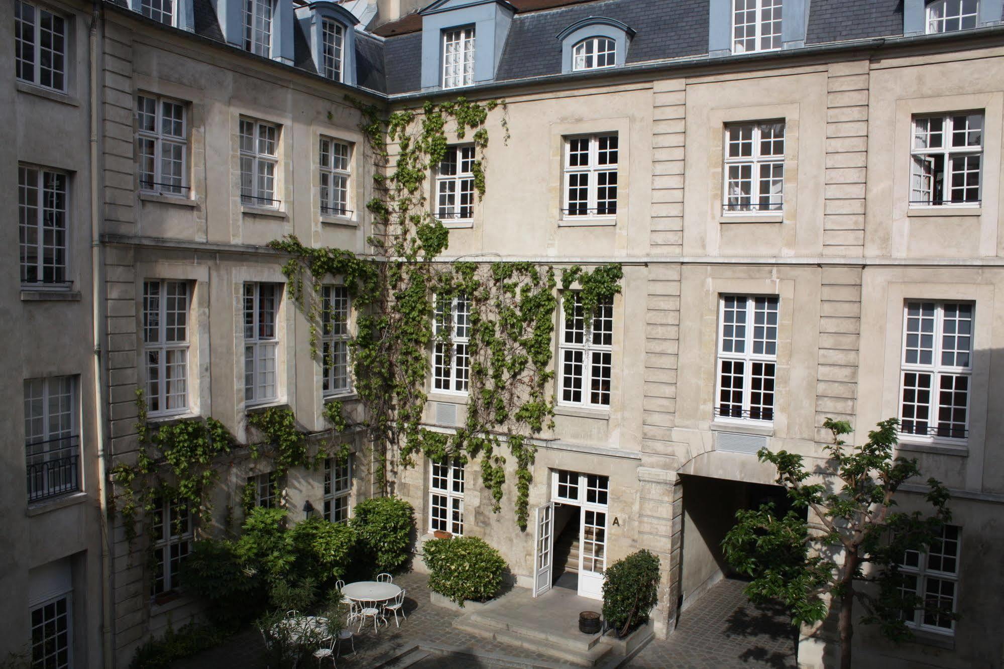 Mije Marais Hostel Παρίσι Εξωτερικό φωτογραφία Hôtel de Matignon, the seat of the French Ministry of the Interior