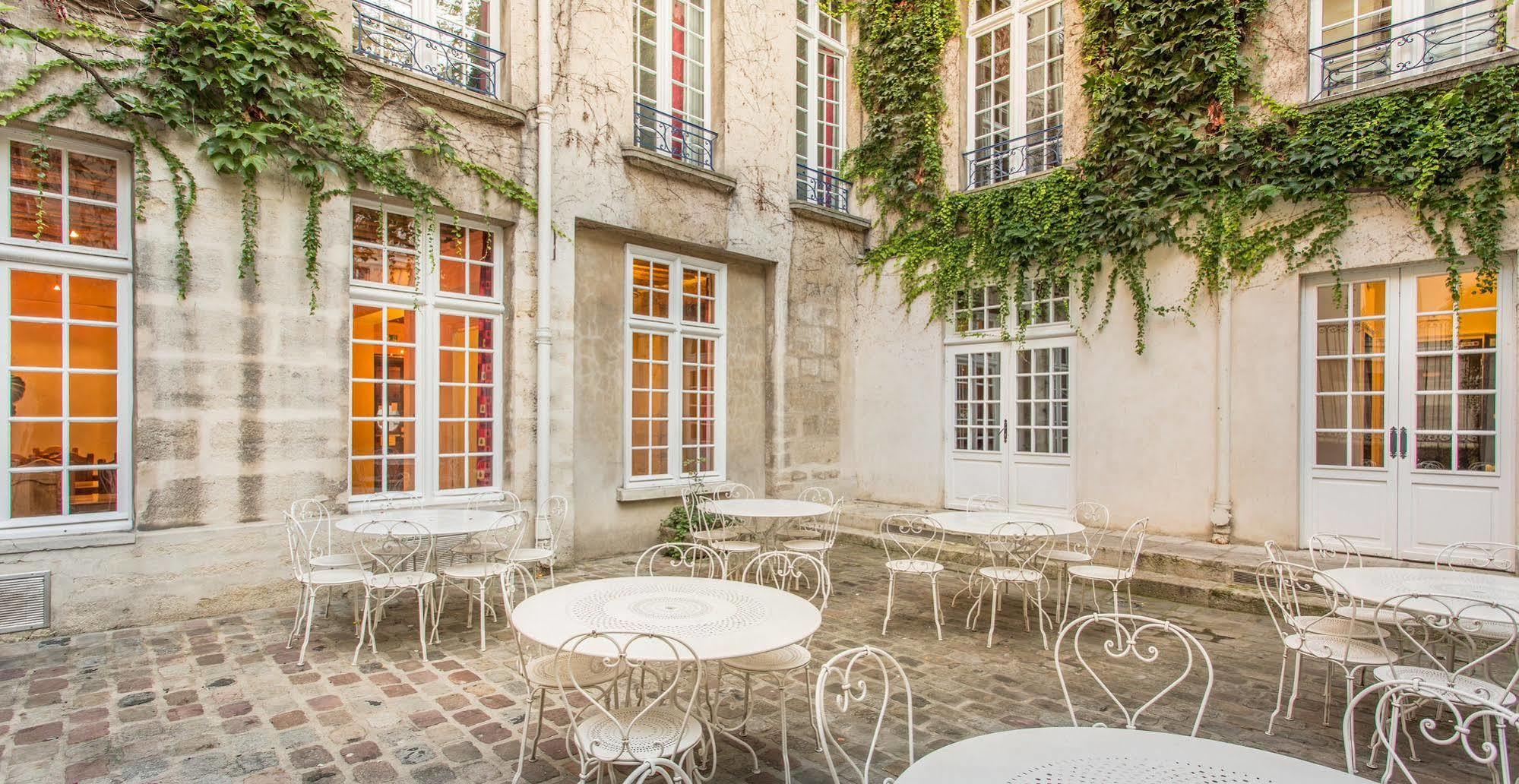 Mije Marais Hostel Παρίσι Εξωτερικό φωτογραφία The courtyard of the Hôtel de Matignon